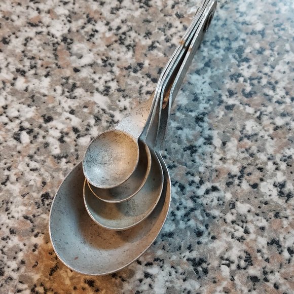 Vintage Measuring Spoons Set - Picture 9 of 14